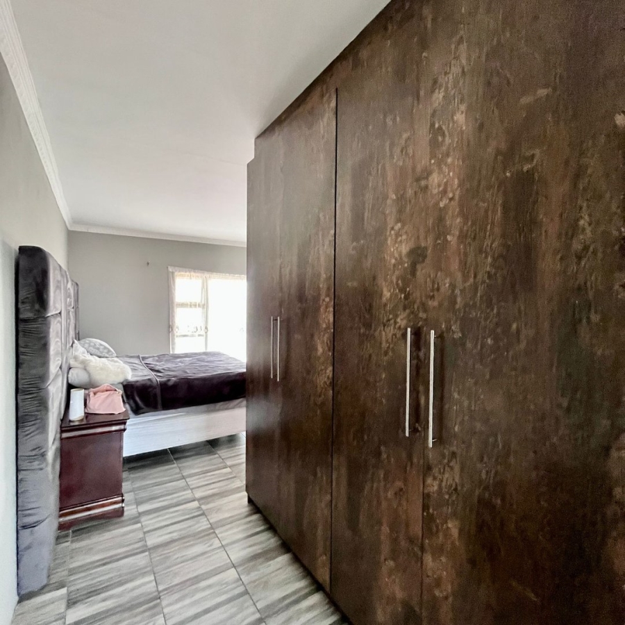 4 Bedroom Property for Sale in Despatch Central Eastern Cape